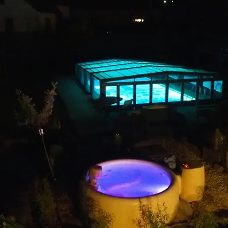 Appartement Coquet 2 Chambres, 2 Salles De Douches Avec Piscine, Namur
