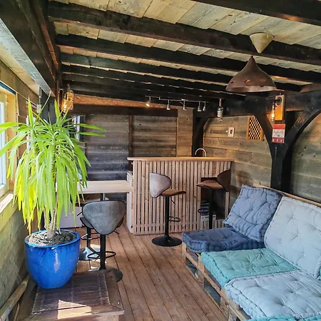 Coquet 2 Chambres, 2 Salles De Douches Avec Piscine, Appartement